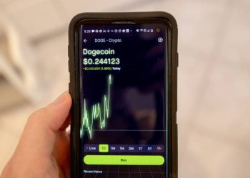 Dogecoin Price Risks Crash Below $0.1, But Can Bulls Facilitate This 800% Rally To $1.82 First?