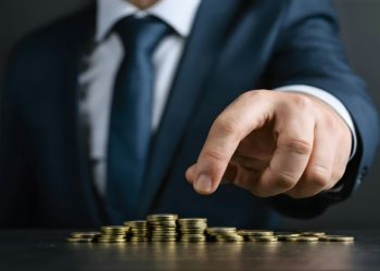 ‘Corporate’ Altcoin Season? Expert Shares How Crypto ETFs, Treasuries Could Change The Market