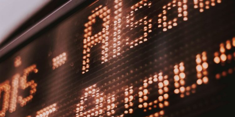 Solana, Litecoin, Hedera ETFs Ready? Experts Expect Tuesday Launch Despite Goverment Shutdown