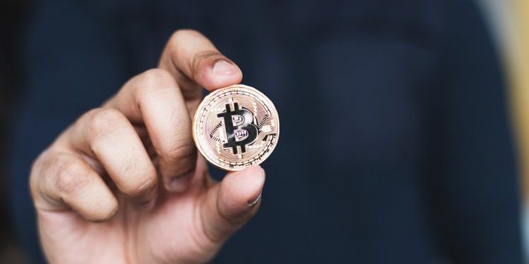 Bitcoin Active Addresses Slide As ETF Era Rewires Market Participation — Here’s Why