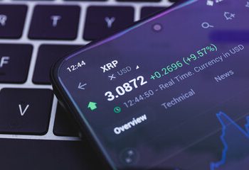 Standard Chartered Analysts Predict 330% XRP Price Surge After This Happens