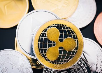 Why This Market Analyst Is Advising XRP Investors Not To Sell Their Coins