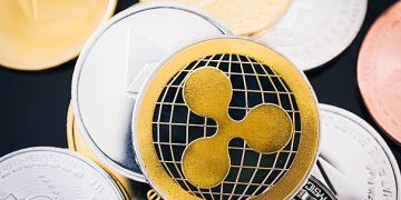 Why This Market Analyst Is Advising XRP Investors Not To Sell Their Coins