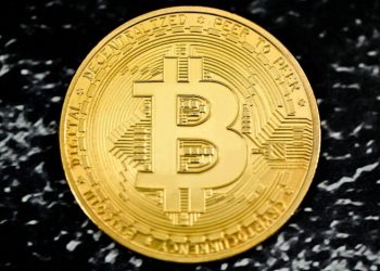 Bitcoin Could Be Setting Up A Comeback Vs. Gold, Analyst Suggests