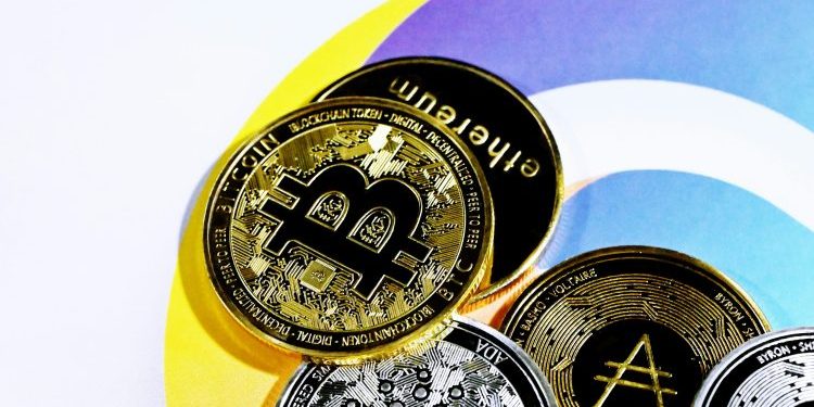 Bitcoin Dominance Grows As Altcoins Post Another Losing Year: Analyst