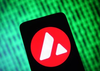 After 95% Crash, Avalanche Forms High-Timeframe Reversal Structure