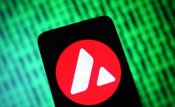 After 95% Crash, Avalanche Forms High-Timeframe Reversal Structure