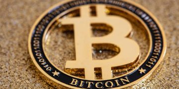 Bitcoin Caught Between Two Liquidity Traps — Which Side Breaks First?